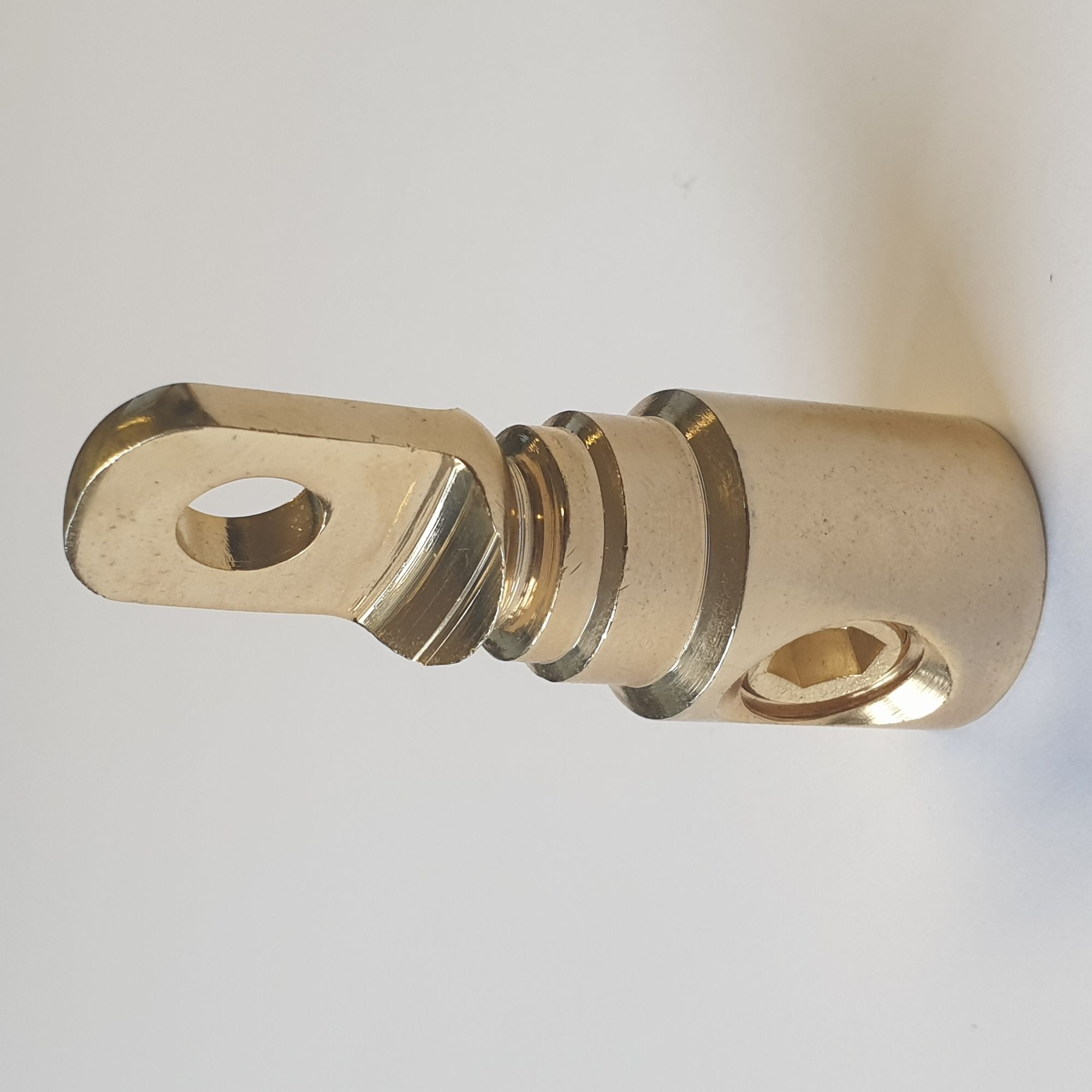 Ringkabelschuh für Bolzen M10 und Kabelquerschnitt mit 50 mm² in  KFZ-Elektrik > Kabelschuhe & Steckverbindunge